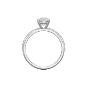 טבעת יהלום בחיתוך עגול עם יהלומי צד Pave setting זהב לבן
