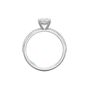 טבעת יהלום בחיתוך אובל עם יהלומי צד Pave setting - זהב לבן